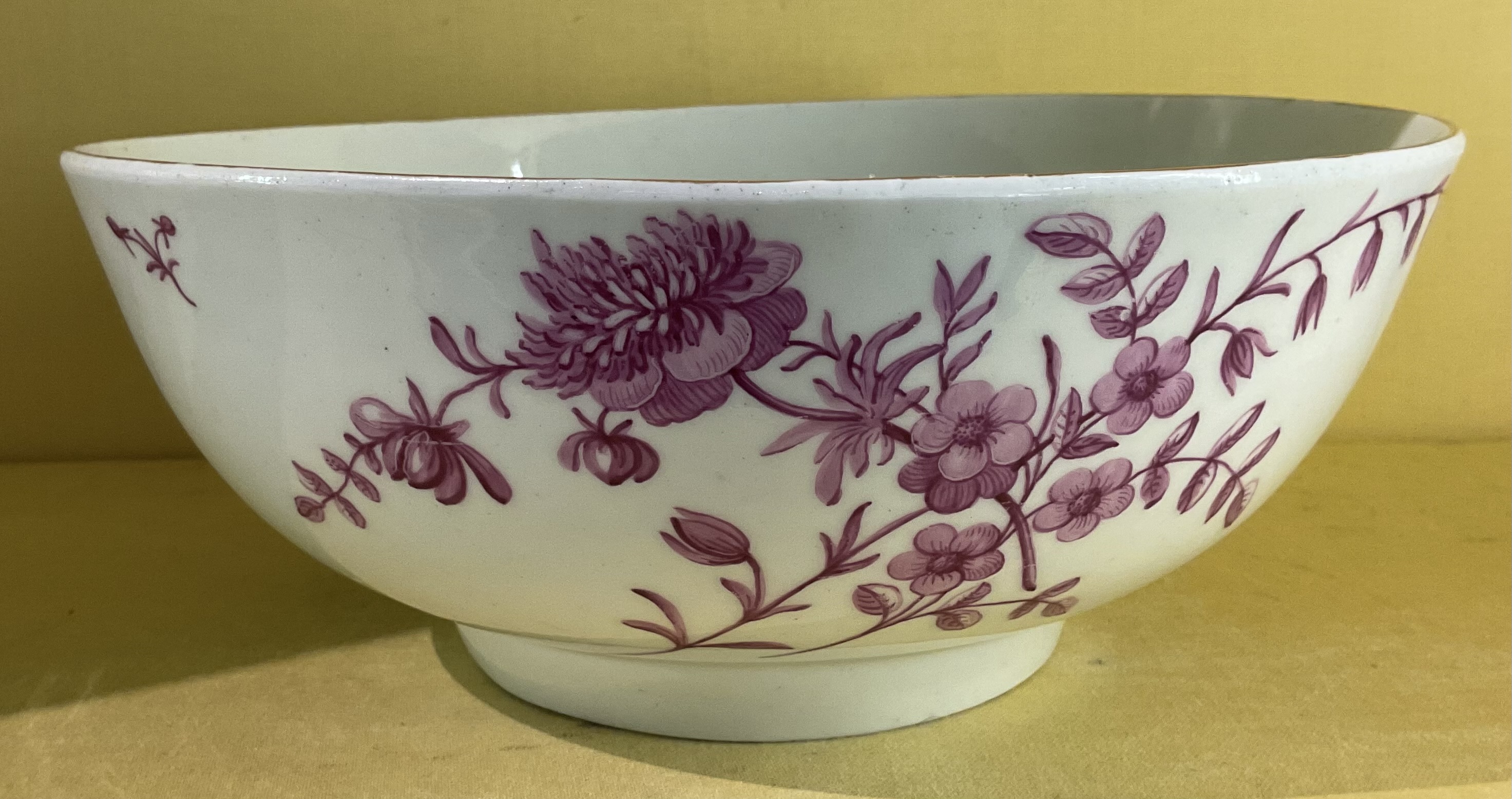 A fine Worcester round bowl 