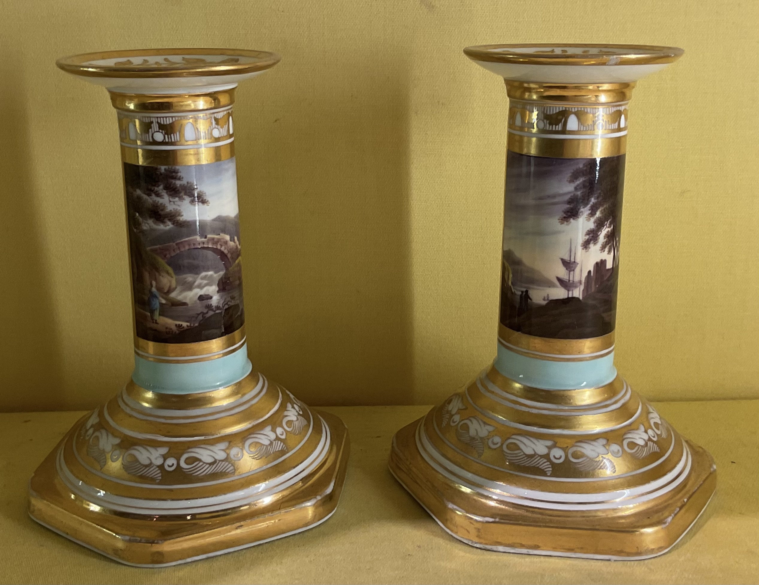 A pair of Barr, Flight and Barr Worcester candlesticks 