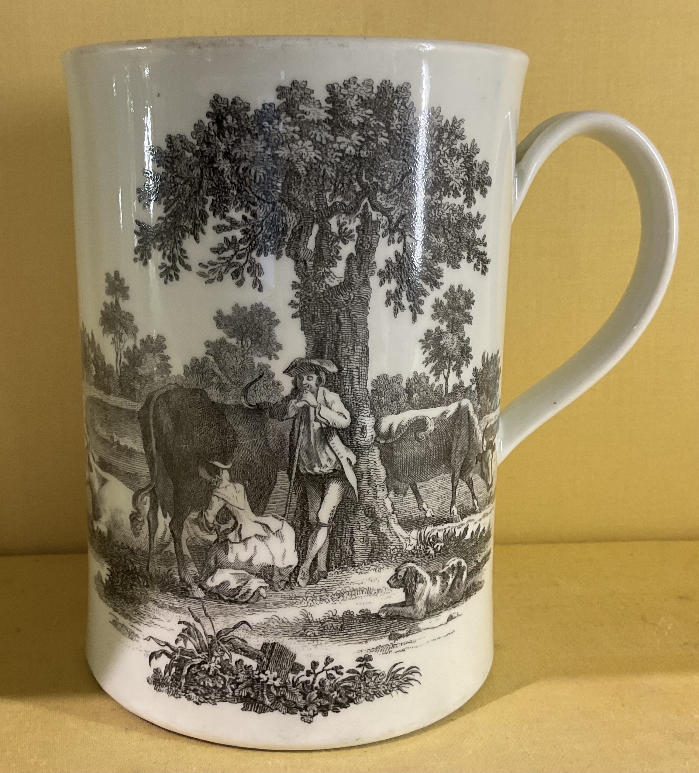 A Worcester cylindrical mug 