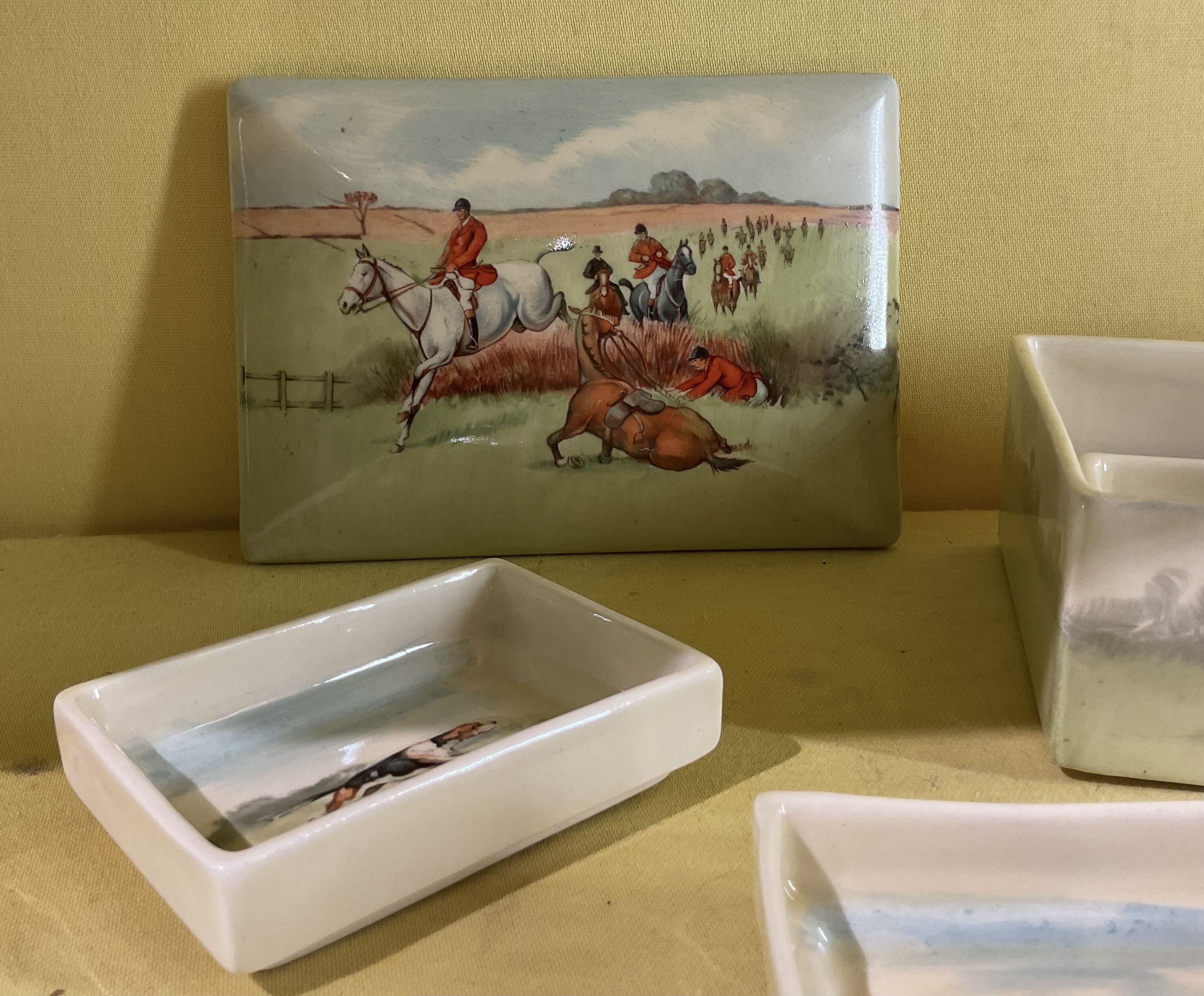 An unusual Royal Doulton ‘hunting’ box 