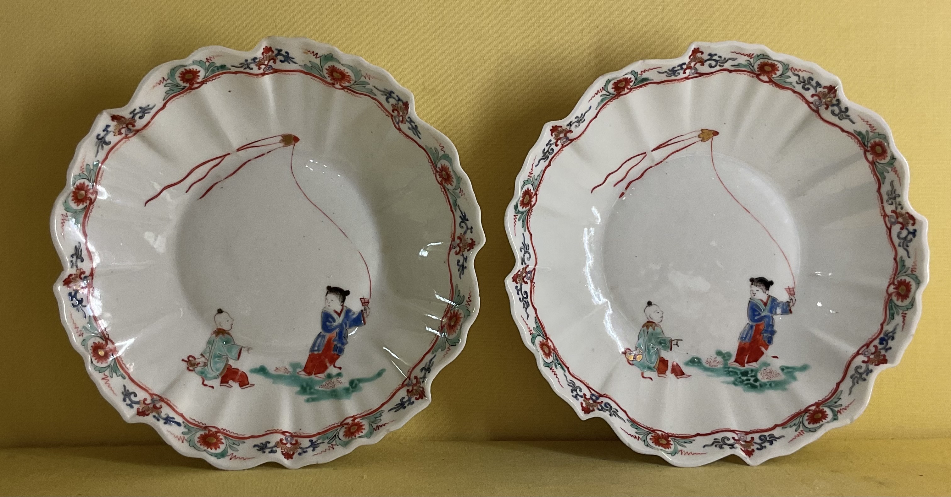 A pair of Japanese porcelain Kakiemon dishes 